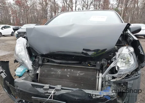 2013 Honda Fit z USA, uszkodzony, nr VIN JHMGE8H37DC069266